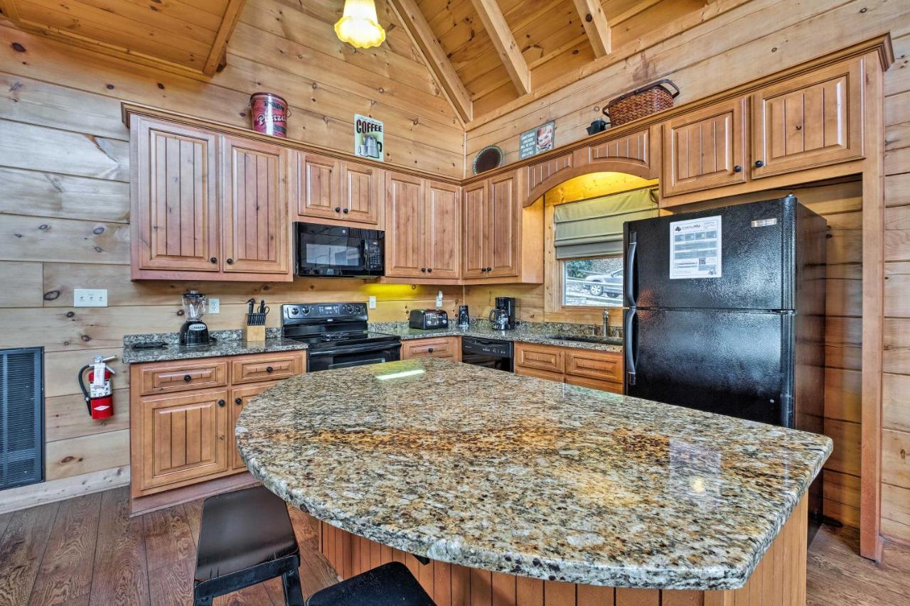 Pigeon Forge Cabin With Brand New Hot Tub And Views! Sevierville Ngoại thất bức ảnh